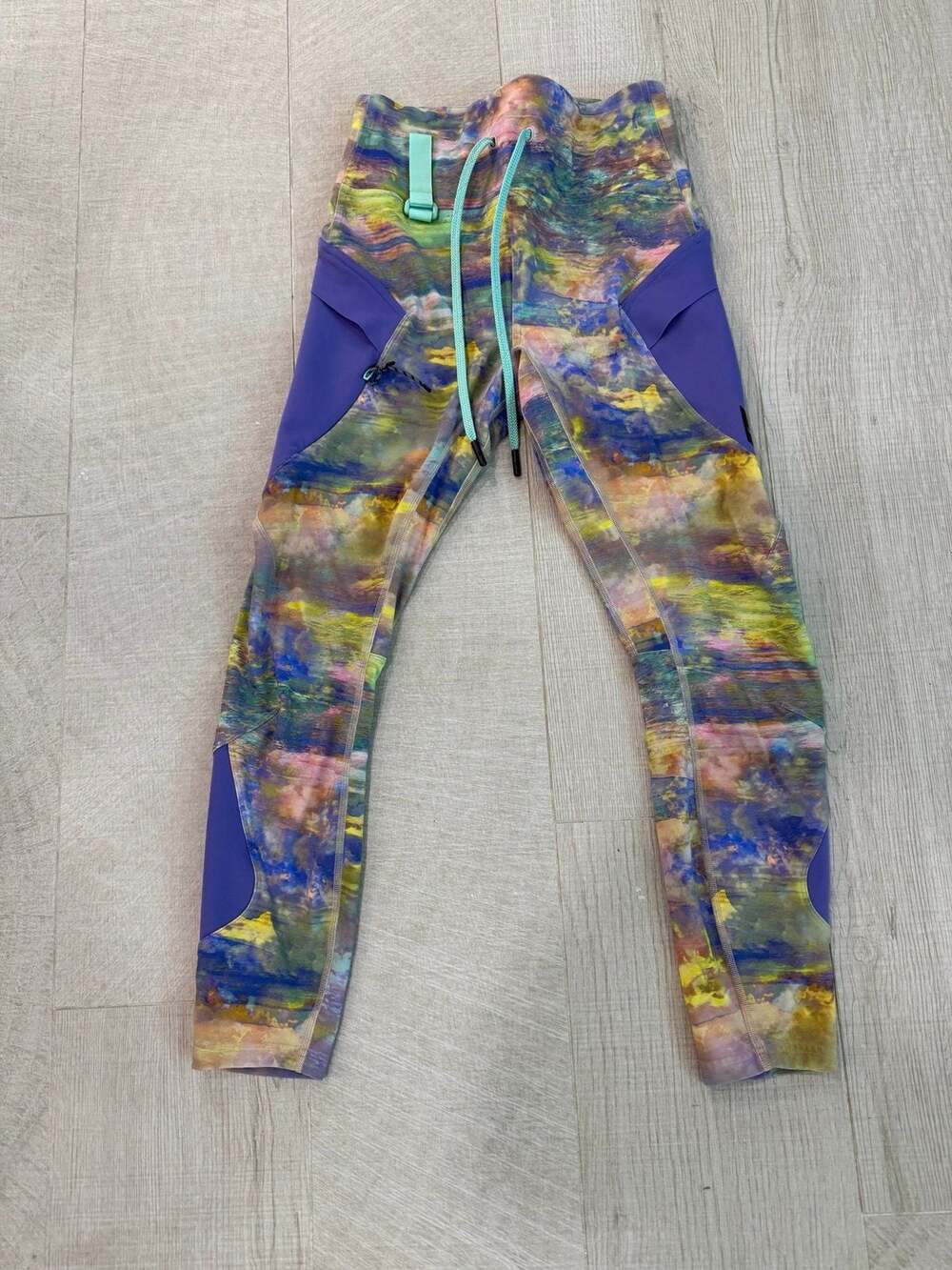 Lululemon Cargo SHR Hiking Tight 25” Size 6 Like New